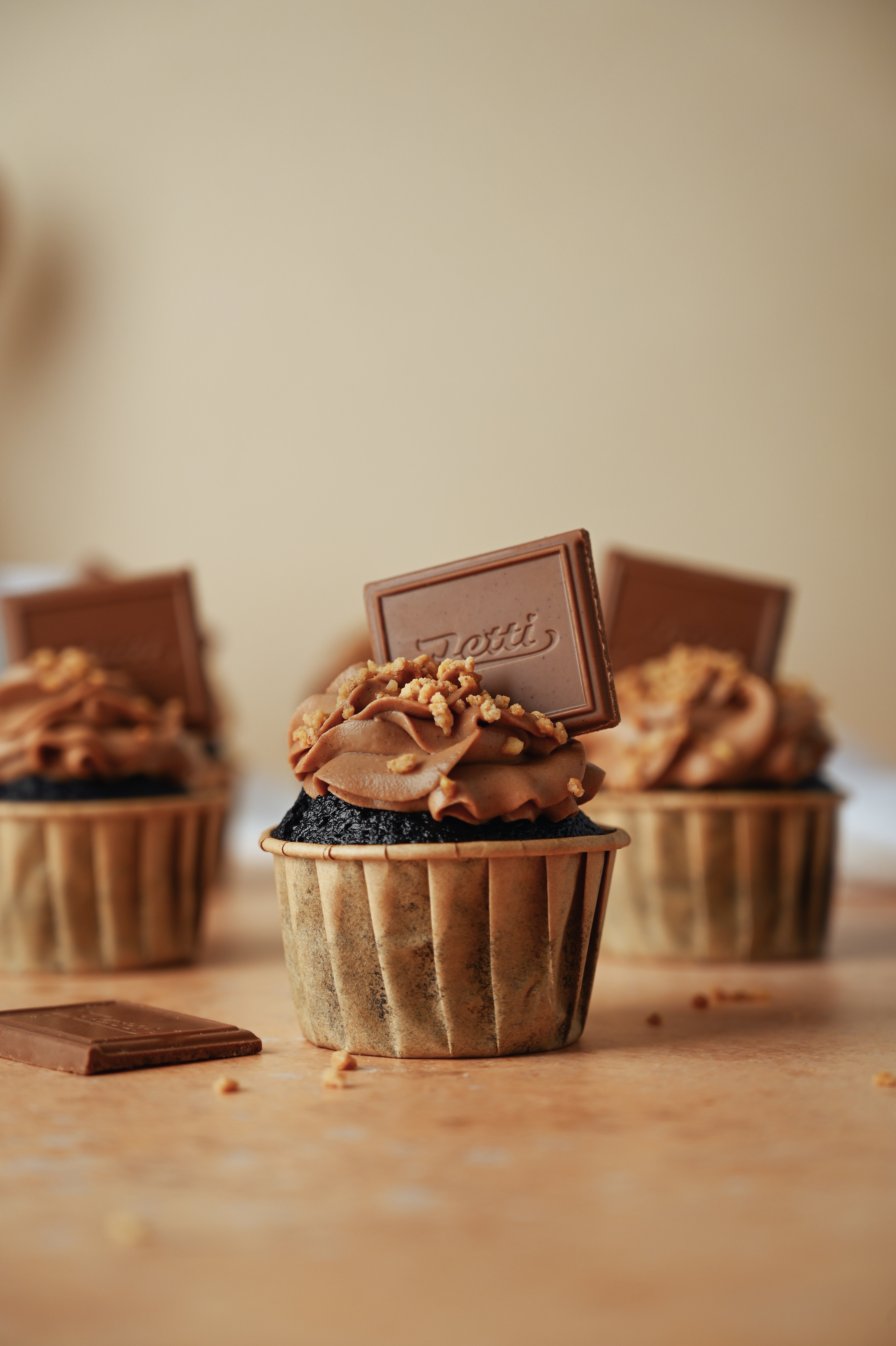 SCHOKO CUPCAKES MIT NOUGAT FROSTING