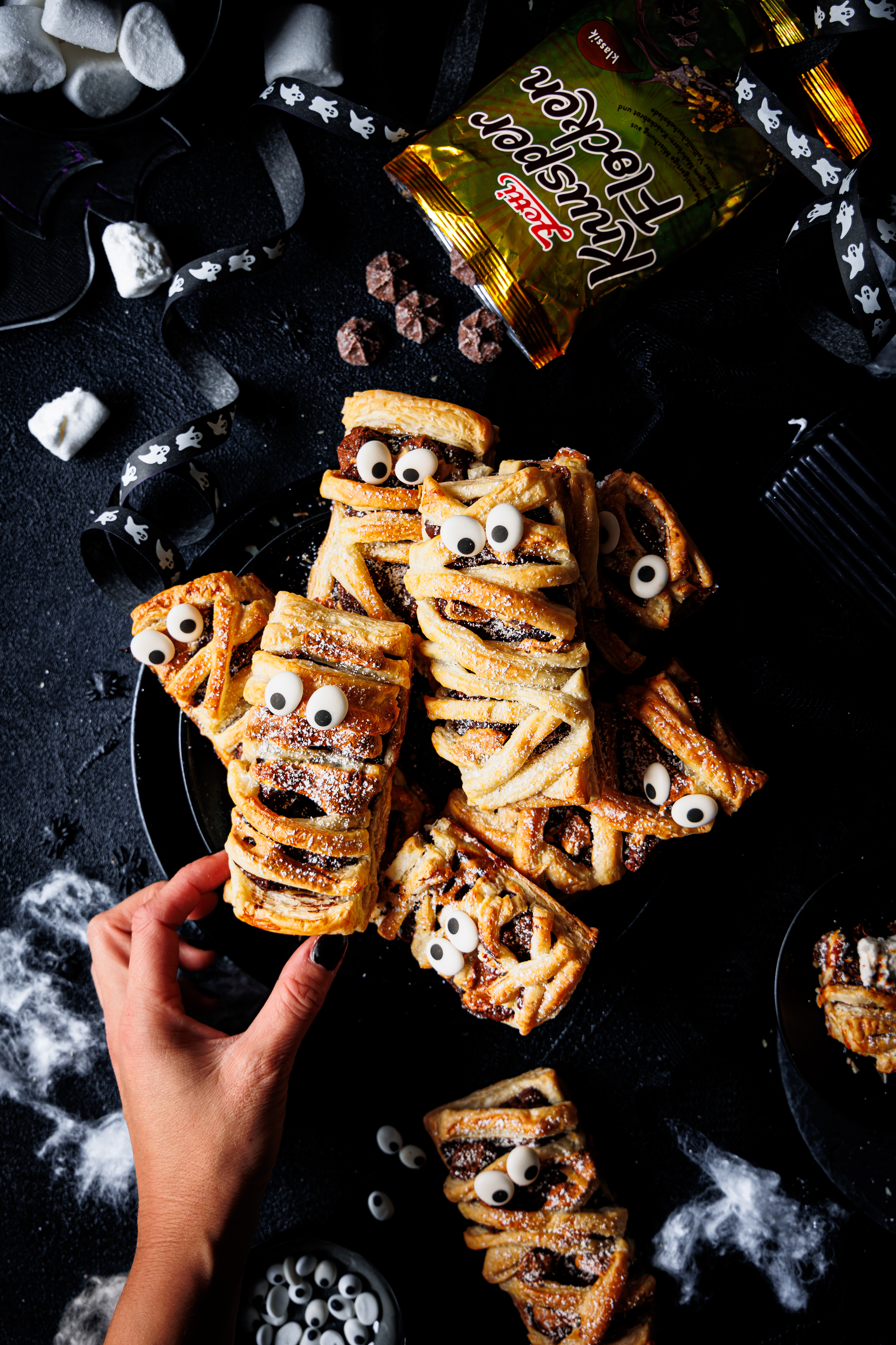 HALLOWEEN MUMIEN MIT MARSHMALLOWS