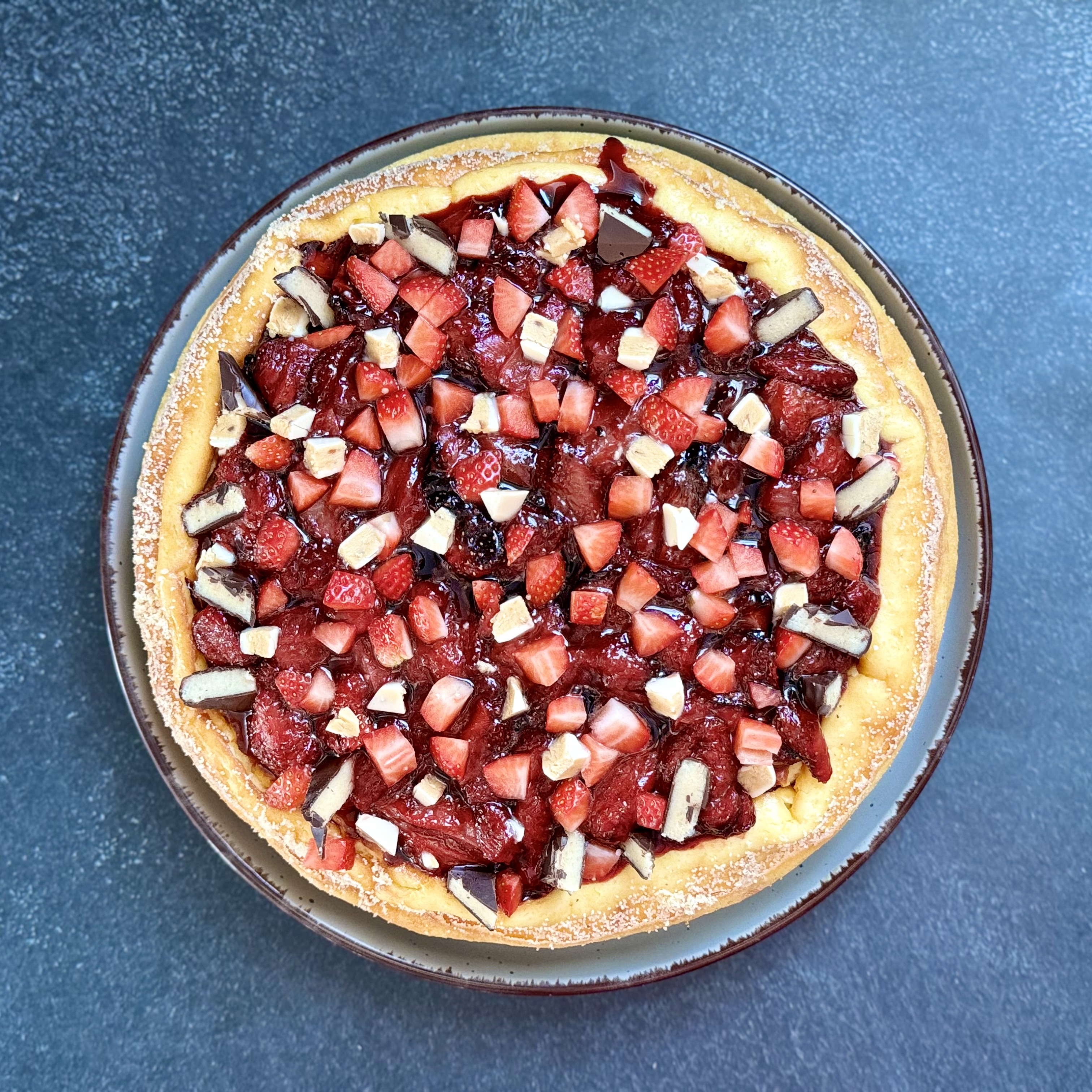 KÄSEKUCHEN MIT GEGRILLTEN ERDBEEREN