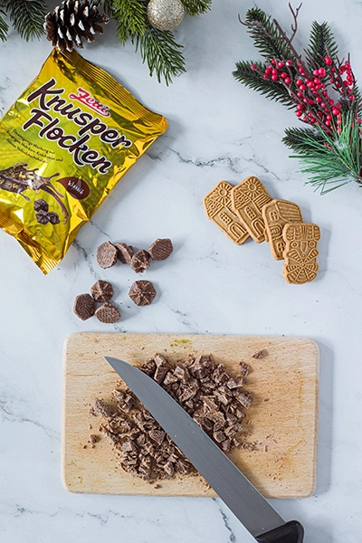 SPEKULATIUS DESSERT MIT KIRSCHEN UND ZETTI KNUSPERFLOCKEN