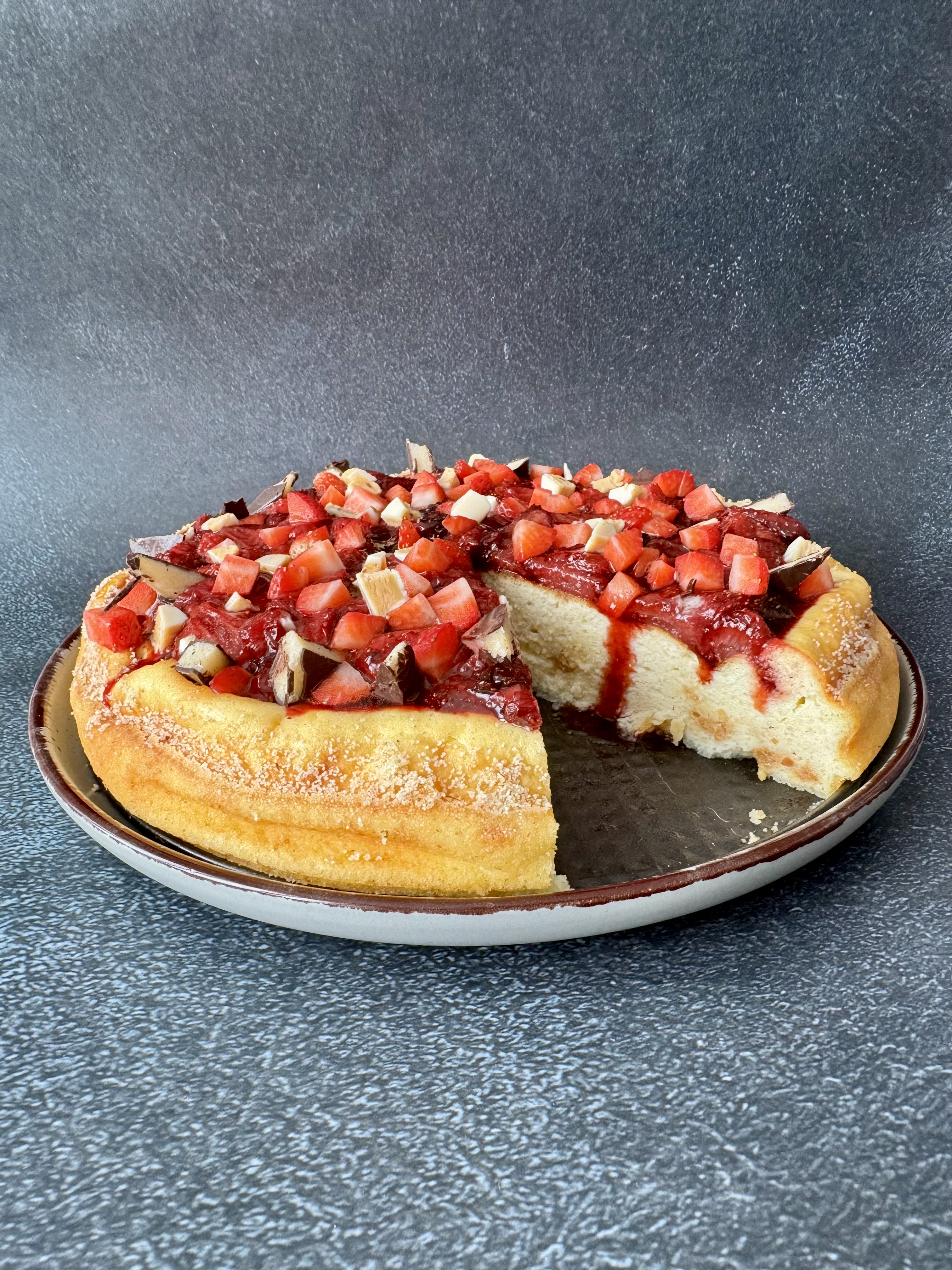 KÄSEKUCHEN MIT GEGRILLTEN ERDBEEREN